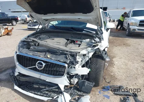 2018 Volvo Xc60 T5 from USA, damaged, VIN LYV102RK8JB074467